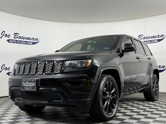 2018 Jeep Grand Cherokee — rear three-quarter view